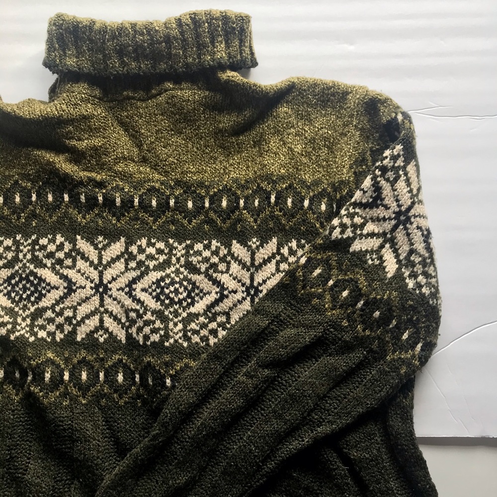VINTAGE TURTLE NECK SWEATER
